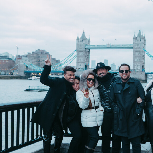 Fernando Zor, durante a viagem da namorada, a surpreendeu com uma visita rápida a Londres