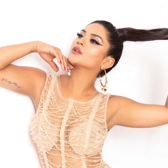 Mileide Mihaile reduz as medidas para carnaval