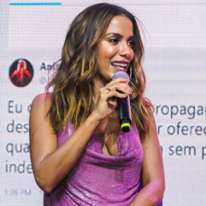 Anitta já dispensou parquera por mau cheiro: 'Eu tenho toque'