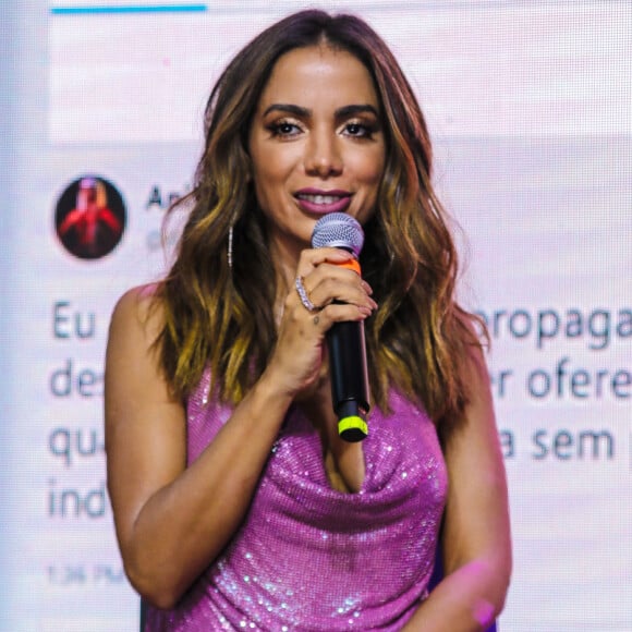 Anitta conta que não está preparando o corpo para o Carnaval: 'Não estou fazendo nada não pro Carnaval. Estou tentando dormir e é isso'