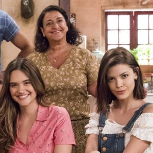 Nos próximos capítulos da novela 'Salve-se Quem Puder', Kyra (Vitória Strada) também se assusta ao ver que 'beijou' Alexia (Deborah Secco): 'Dois não, quatro, sua estraga prazeres de sonho!'