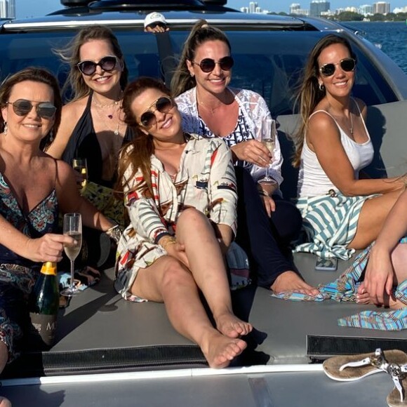 Dupla de Maraisa, Maiara curte festa em barco em Miami nesta quinta-feira, dia 20 de fevereiro de 2020