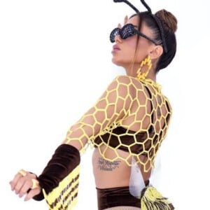 Anitta usa look com 15 mil cristais Swarovski para representar abelha no Carnaval de rua de Salvador nesta sexta-feira, dia 21 de fevereiro de 2020