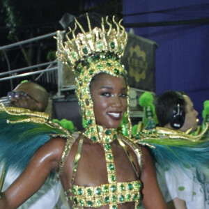 Iza mostrou o corpo sarado em desfile de carnaval da Imperatriz Leopoldinense, neste domingo, 23 de fevereiro de 2020