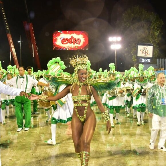 Iza foi ovacionada em desfile da Imperatriz Leopoldinense