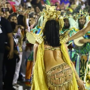 Paolla Oliveira, rainha de bateria da Grande Rio, atraiu os flashs na Sapucaí