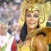 Paolla Oliveira voltou à Sapucaí como Cleópatra em look dourado como rainha de bateria da Grande Rio