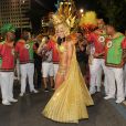 Paolla Oliveira vira Cleópatra na Grande Rio e look dourado rouba cena em fotos