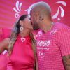 O casal de ex-BBBs Fernando e Aline Gotschalg se beija no Nosso Camarote, na Sapucaí