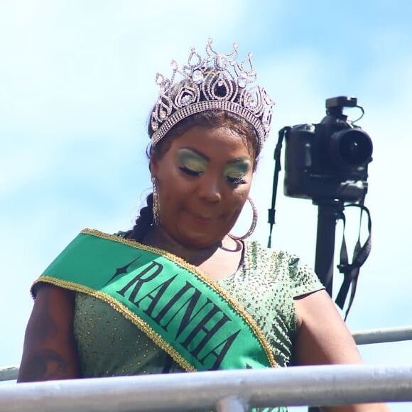 Ludmila coroou a mãe, Silvana, como rainha do seu bloco de carnaval
