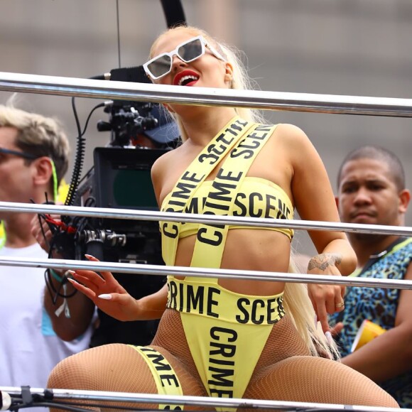 Luísa Sonza usou fantasia inspirada em Lady Gaga no clipe 'Telephone'