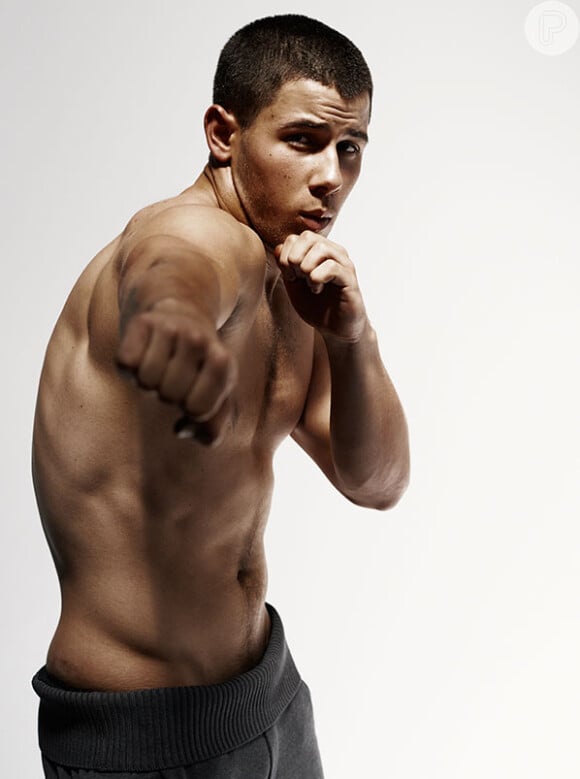 Nick Jonas interpreta um lutador de MMA no seriado 'Kingdom'