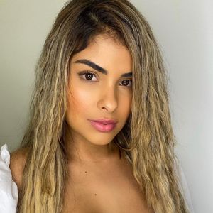 Ex-BBB Munik Nunes confirmou namoro com Dudu, atacante do Palmeiras