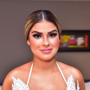 Ex-BBB Munik Nunes falou sobre barraco que a ex-mulher de Dudu protagonizou durante Desfile das Campeãs, na Sapucaí, no RJ