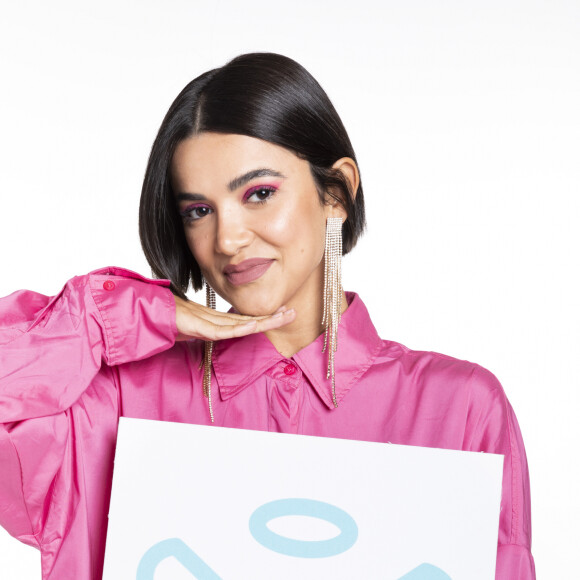 Bruna Marquezine se emocionou ao ver que Manu Gavassi mandou mensagem para ela dentro do confinamento