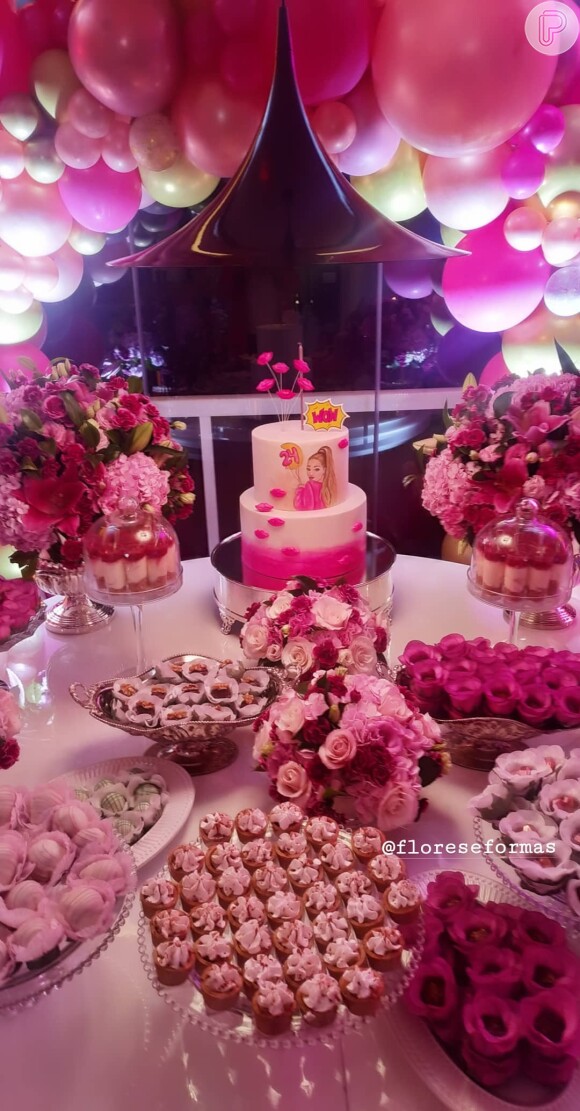 Rafaella Santos apostou em decoração total pink e doces da Kombinha Candy Shop