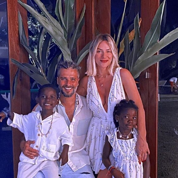 Giovanna Ewbank e os filhos, Títi e Bless, foram juntos para a cozinha