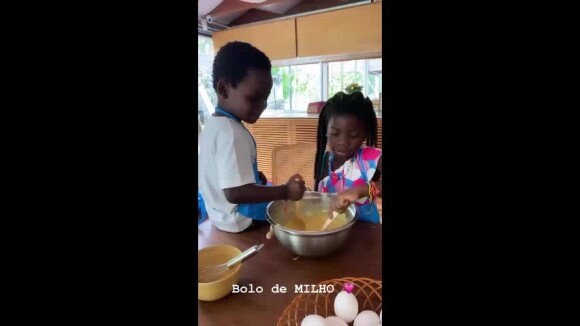 Vídeo: Giovanna Ewbank mostra os filhos na cozinha