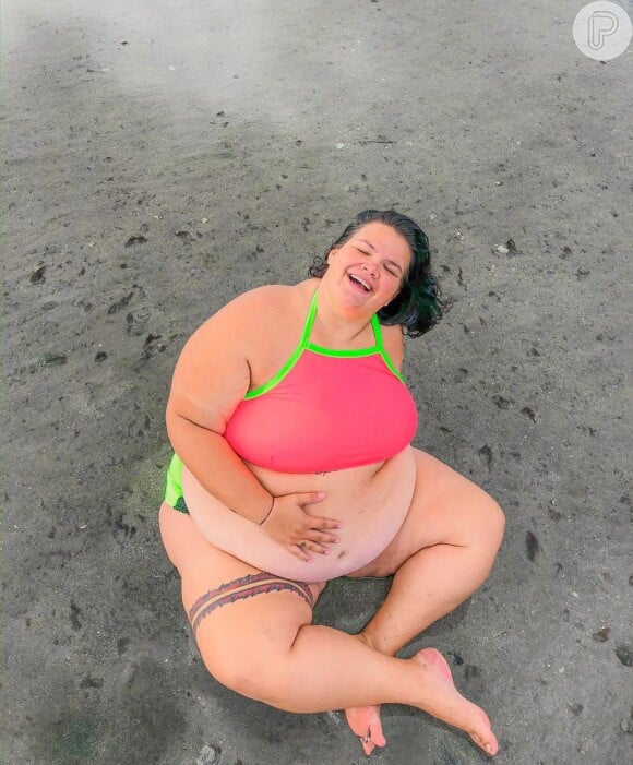 Thais Carla faz foto nua e exibe corpo após gravidez da 2ª filha