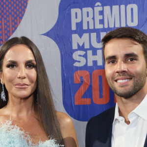 Ivete Sangalo apareceu de pijama em live divertida com o marido, Daniel Cady, e o filho mais velho, Marcelo
