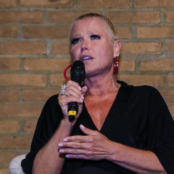 Xuxa Meneghel não pensa em casar na igreja Junno Andrade: 'Essa coisa de assinar um papel é mais para mostrar para os outros. Na minha opinião, isso não vale quando você ama uma pessoa'