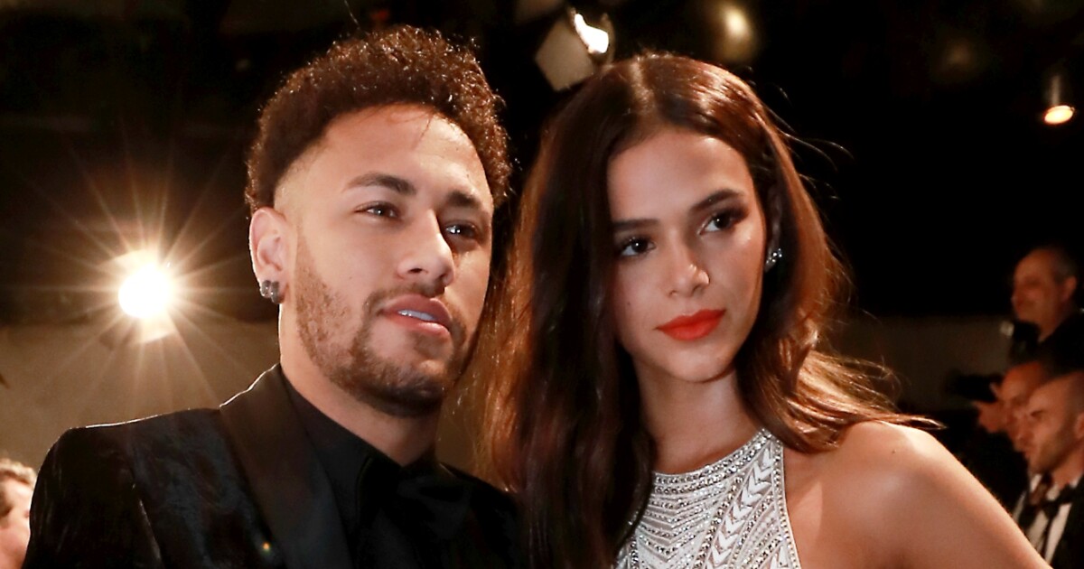 Foto: Um fã clube de Bruna Marquezine e Neymar postou uma foto com os  rostos dos artista e com a palabra 'Acabou', em cima da montagem. Bruna  Marquezine curtiu e os fãs