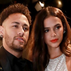 Bruna Marquezine substitui nome de Neymar em homenagem por Manu Gavassi e reforça torcida por amiga no 'BBB20'