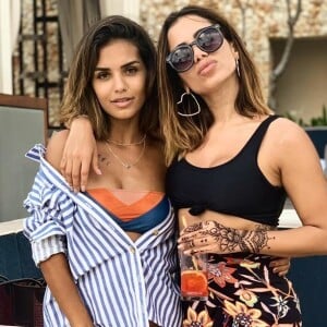 Anitta, em quarentena na Costa Verde do Rio de Janeiro, passa aniversário com amigos e o namorado, Gabriel David