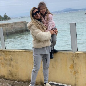 Mirella Santos conversa com a filha, Valentina, sobre o assédio dos fãs