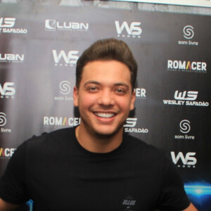 Wesley Safadão fará uma live no dia 18 de abril, às 20hs, no canal do músico no YouTube