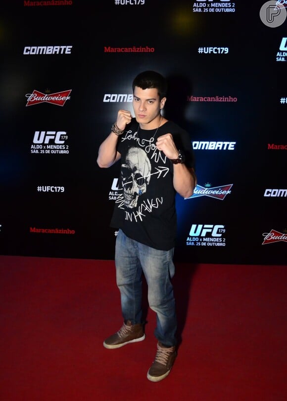 Arthur Aguiar comparece ao UFC 179, no Maracanãzinho, no Rio de Janeiro, em 25 de outubro de 2014