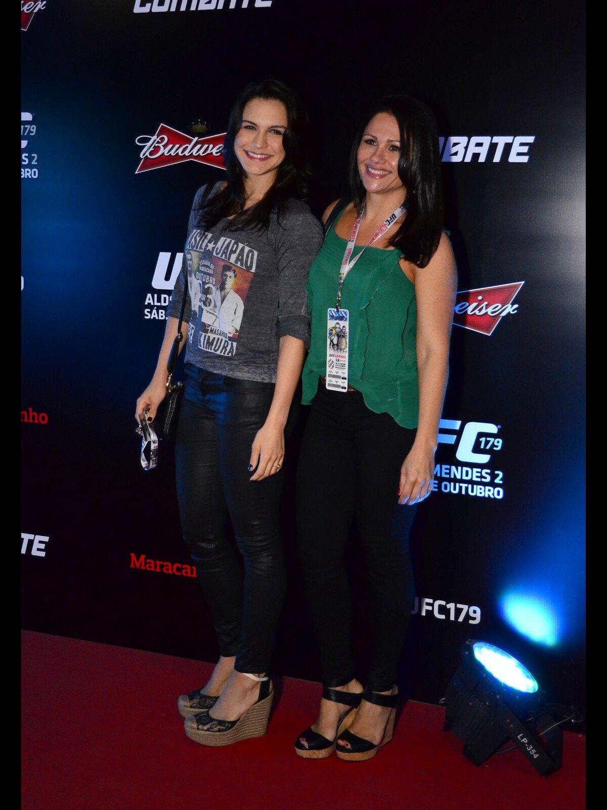 Foto Kyra Gracie chega acompanhada da mãe, Flávia Gracie no UFC 179, no Maracanãzinho, no Rio