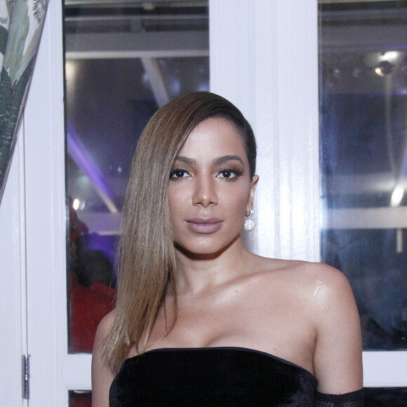 Anitta também já se submeteu a rinoplastia