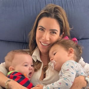 Patricia Abravanel foi comparada à Wanessa Camargo em foto com os filhos Jane e Senor