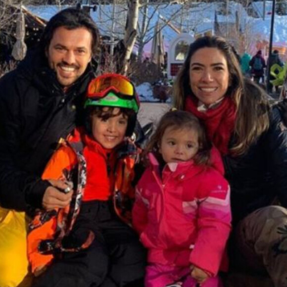Patricia Abravanel compartilhou foto em família, com o marido, Fábio Faria, e os filhos, Pedro, de 5 anos, Jane, de 2, e Senor, de 1