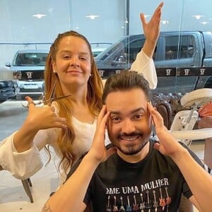 Maiara cortou o cabelo de Fernando durante quarentena