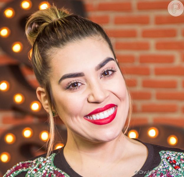 Naiara Azevedo mudou a cor do cabelo e mostrou resultado em foto na web