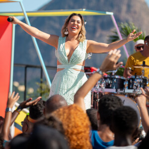 Naiara Azevedo está isolada em casa por conta da pandemia do novo coronavírus