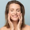 Massagem para fortalecer a pele do rosto e do pescoço: saiba como fazer!