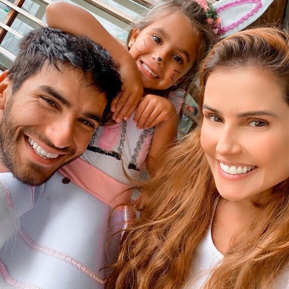 Filha de Deborah Secco e Hugo Moura vai estrelar peça montada pela atriz