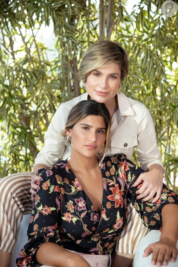 Semelhança entre Flávia Alessandra e filha Giulia Costa chamou atenção em foto