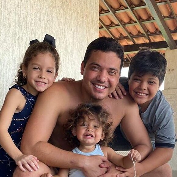 Wesley Safadão está passando a quarentena em fazenda com 10 pessoas, incluindo a mulher, Thyane Dantas, e dois dos três filhos