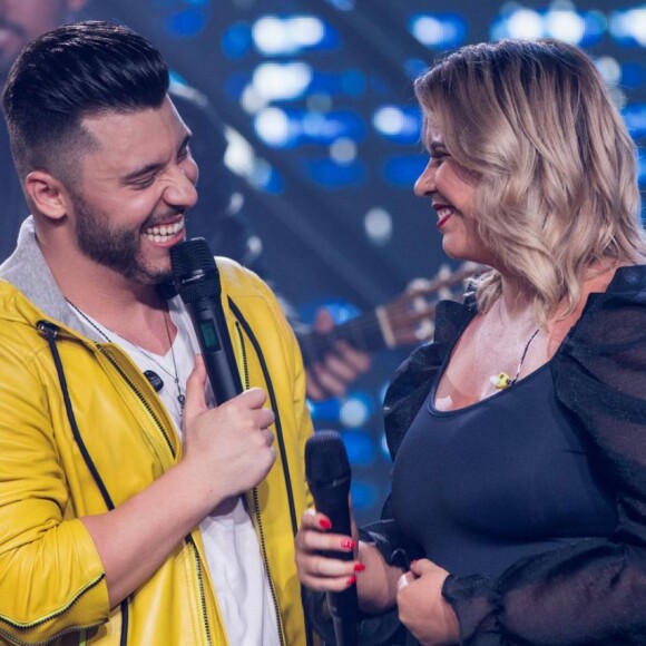 Marília Mendonça caprichou no look para ver live show do namorado, Murilo Huff