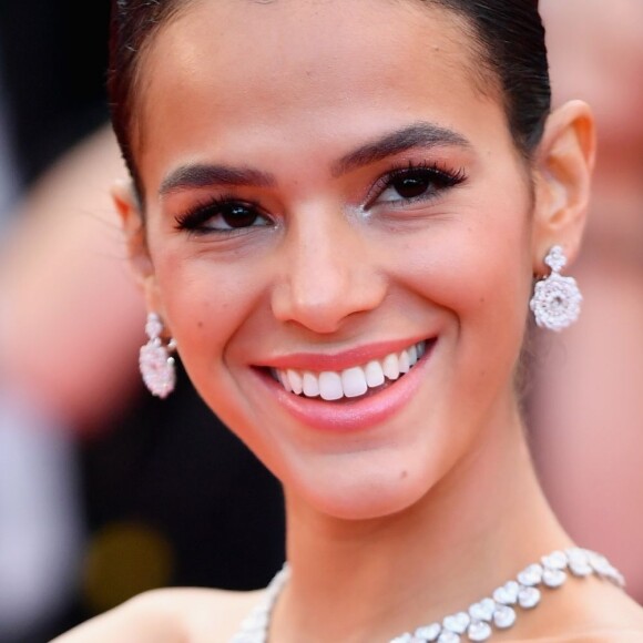 Bruna Marquezine posou de lingerie para um ensaio da grife italiana Intimissimi e a foto da atriz agitou a web neste domingo, 10 de maio de 2020