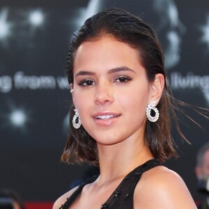 Bruna Marquezine lamenta cobrança por padrão