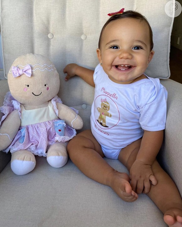Com foto, Ticiane Pinheiro festeja 10 meses de Manu e sorriso de bebê encanta na web