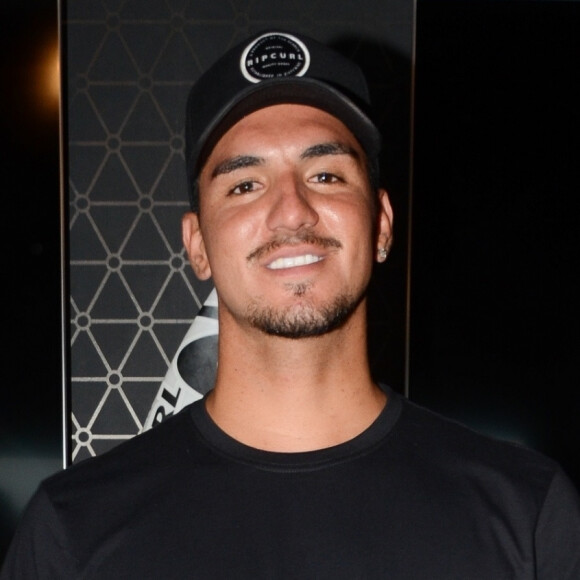 Namorado de Yasmin Brunet, Gabriel Medina acolheu a modelo em sua casa nessa quarentena