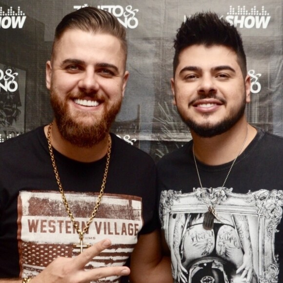 Zé Neto raspou a cabeça e a barba após alcançar marca de 300 toneladas de alimentos doados na live com Cristiano