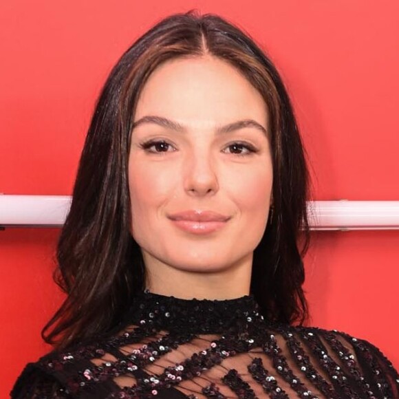 Isis Valverde faz dança em vídeo e arrasa!