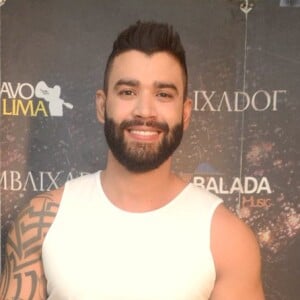 Gusttavo Lima brincou em live ao mudar letra de sua música: 'Abre a Porta que eu Sou Gay'